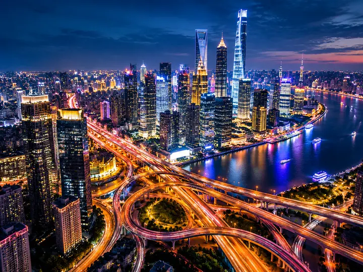 未来繁华城市夜景航拍提示词 灯光炫丽视觉盛宴