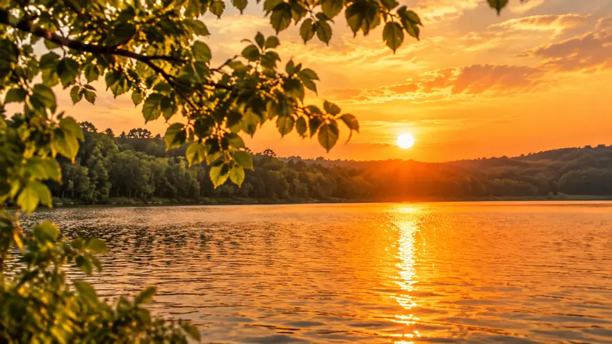 夕阳湖面治愈风景 AI 绘画提示词素材